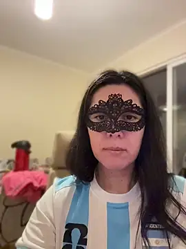 Reinacatchile online show from July 2026 01:45:01 AM