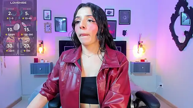 Charlotte  Benett online show from November 2025 04:36:02 AM