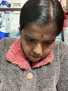 Snapshot of Beauty-queen chatting on January 2025 10:28:02 AM Beauty-queen online show from January 2025 10:28:02 AM