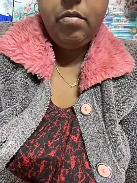 Snapshot of Beauty-queen chatting on January 2025 01:31:01 PM Beauty-queen online show from January 2025 01:31:01 PM