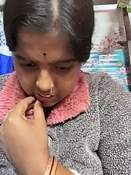 Snapshot of Beauty-queen chatting on February 2025 04:33:01 PM Beauty-queen online show from February 2025 04:33:01 PM