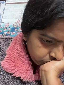 Snapshot of Beauty-queen chatting on February 2025 01:14:02 PM Beauty-queen online show from February 2025 01:14:02 PM