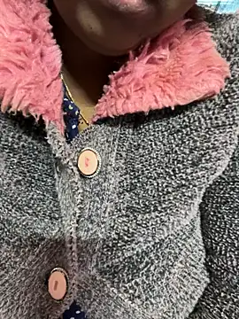 Snapshot of Beauty-queen chatting on February 2025 04:02:01 PM Beauty-queen online show from February 2025 04:02:01 PM