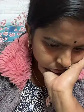 Snapshot of Beauty-queen chatting on February 2025 02:12:02 PM Beauty-queen online show from February 2025 02:12:02 PM