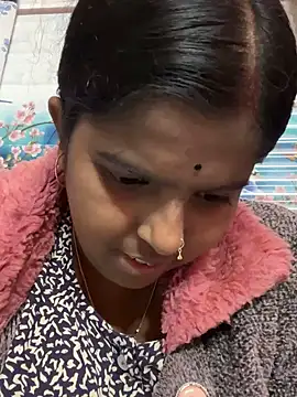 Snapshot of Beauty-queen chatting on February 2025 01:21:02 PM Beauty-queen online show from February 2025 01:21:02 PM