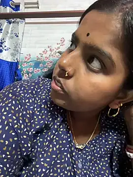 Snapshot of Beauty-queen chatting on February 2025 10:05:01 AM Beauty-queen online show from February 2025 10:05:01 AM