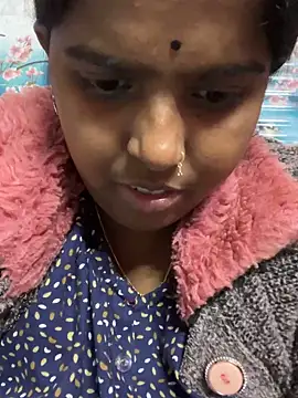 Snapshot of Beauty-queen chatting on February 2025 01:11:02 PM Beauty-queen online show from February 2025 01:11:02 PM