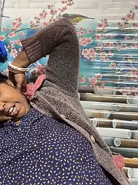 Snapshot of Beauty-queen chatting on February 2025 04:16:01 PM Beauty-queen online show from February 2025 04:16:01 PM