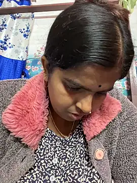 Snapshot of Beauty-queen chatting on February 2025 11:01:02 AM Beauty-queen online show from February 2025 11:01:02 AM