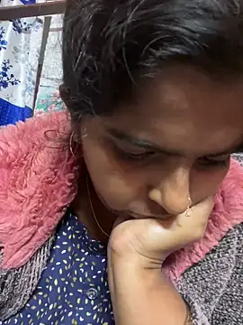 Snapshot of Beauty-queen chatting on February 2025 03:47:01 PM Beauty-queen online show from February 2025 03:47:01 PM