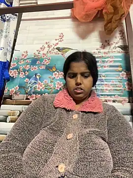 Snapshot of Beauty-queen chatting on February 2025 10:15:02 AM Beauty-queen online show from February 2025 10:15:02 AM