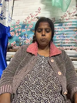 Snapshot of Beauty-queen chatting on February 2025 01:07:01 PM Beauty-queen online show from February 2025 01:07:01 PM