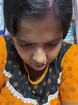 Snapshot of Beauty-queen chatting on February 2025 11:03:01 AM Beauty-queen online show from February 2025 11:03:01 AM