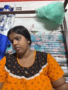 Snapshot of Beauty-queen chatting on March 2025 10:35:01 AM Beauty-queen online show from March 2025 10:35:01 AM