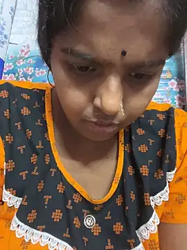 Snapshot of Beauty-queen chatting on March 2025 02:21:01 PM Beauty-queen online show from March 2025 02:21:01 PM