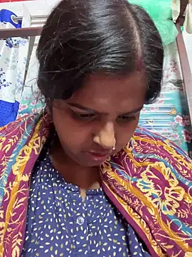 Snapshot of Beauty-queen chatting on March 2025 09:06:02 AM Beauty-queen online show from March 2025 09:06:02 AM