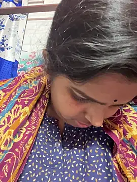 Snapshot of Beauty-queen chatting on March 2025 02:40:02 PM Beauty-queen online show from March 2025 02:40:02 PM