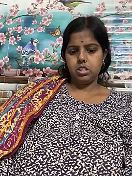 Snapshot of Beauty-queen chatting on March 2025 01:37:01 PM Beauty-queen online show from March 2025 01:37:01 PM