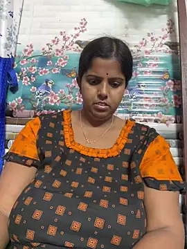 Snapshot of Beauty-queen chatting on March 2025 07:25:01 PM Beauty-queen online show from March 2025 07:25:01 PM