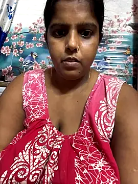 Snapshot of Beauty-queen chatting on September 2025 01:44:02 PM Beauty-queen online show from September 2025 01:44:02 PM