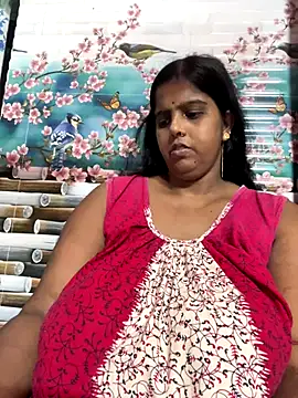 Snapshot of Beauty-queen chatting on September 2025 10:39:01 AM Beauty-queen online show from September 2025 10:39:01 AM