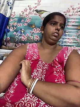 Snapshot of Beauty-queen chatting on September 2025 10:06:01 AM Beauty-queen online show from September 2025 10:06:01 AM