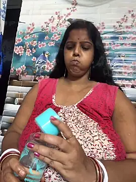 Snapshot of Beauty-queen chatting on September 2025 11:03:01 AM Beauty-queen online show from September 2025 11:03:01 AM