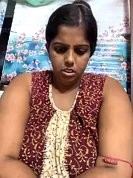 Snapshot of Beauty-queen chatting on October 2025 10:24:01 AM Beauty-queen online show from October 2025 10:24:01 AM