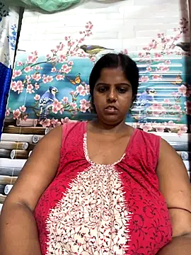 Snapshot of Beauty-queen chatting on October 2025 10:37:02 AM Beauty-queen online show from October 2025 10:37:02 AM