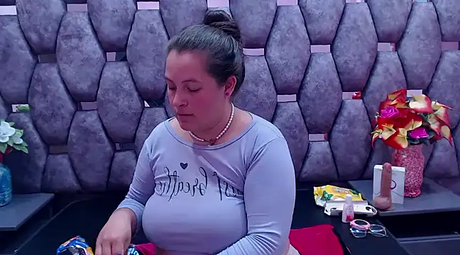 Snapshot of SaraThomso chatting on December 2024 06:07:02 AM SaraThomso online show from December 2024 06:07:02 AM