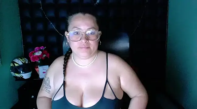 Snapshot of SaraThomso chatting on December 2024 09:10:01 AM SaraThomso online show from December 2024 09:10:01 AM