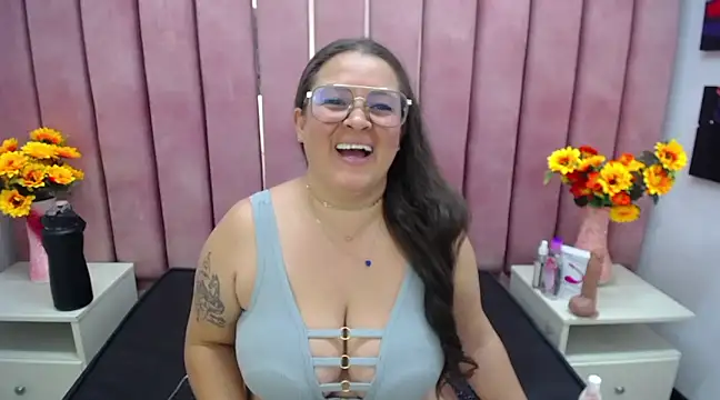 Snapshot of SaraThomso chatting on January 2025 06:05:02 AM SaraThomso online show from January 2025 06:05:02 AM