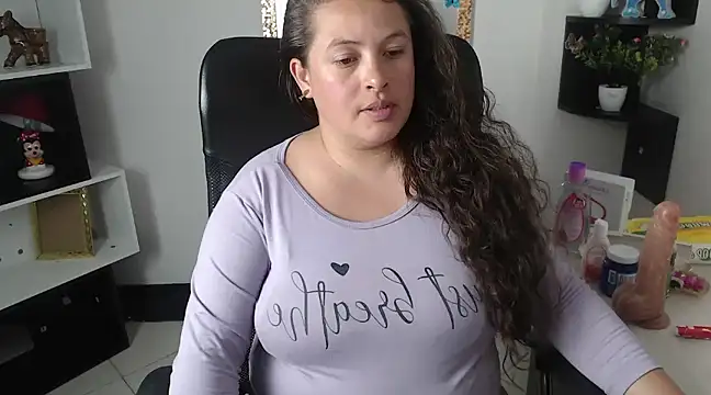 Snapshot of SaraThomso chatting on February 2025 09:07:01 AM SaraThomso online show from February 2025 09:07:01 AM