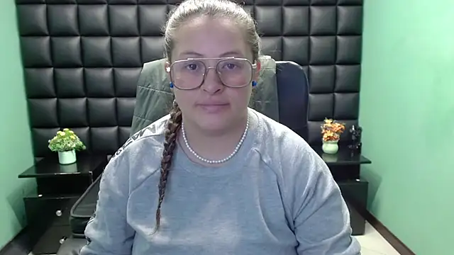 SaraThomso online show from February 2025 03:01:02 AM