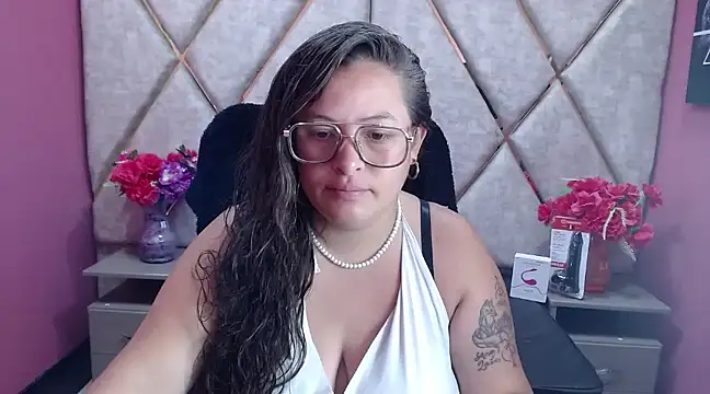 Snapshot of SaraThomso chatting on March 2025 02:49:02 AM SaraThomso online show from March 2025 02:49:02 AM