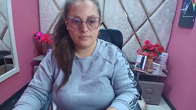 SaraThomso online show from December 2025 01:20:02 PM