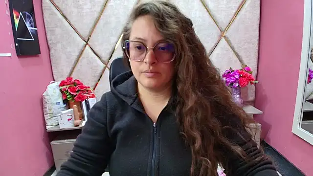 SaraThomso online show from December 2025 02:36:02 PM