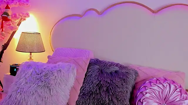 Snapshot of SenniaBella chatting on December 2025 02:03:01 PM SenniaBella online show from December 2025 02:03:01 PM