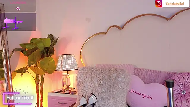 Snapshot of SenniaBella chatting on April 2026 02:04:02 PM SenniaBella online show from April 2026 02:04:02 PM