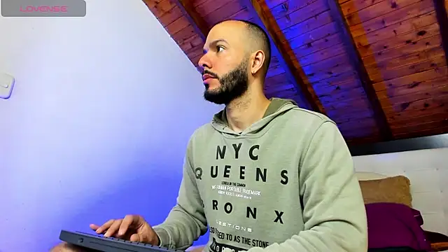 Tom Bailey online show from April 2026 01:01:02 PM