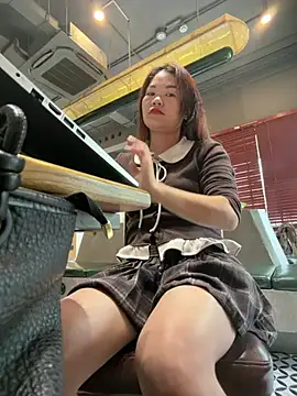 Emily 9xx online show from February 2026 02:45:01 AM