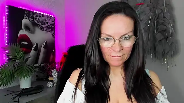 HelenLuxx online show from April 2026 02:37:01 PM