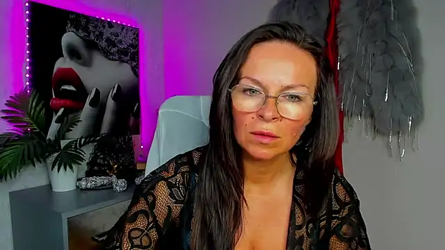 HelenLuxx online show from May 2026 06:31:02 AM