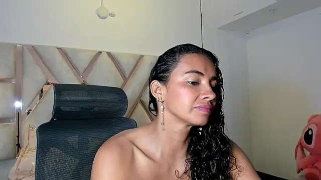 leslyflorez online show from January 2025 12:30:01 AM