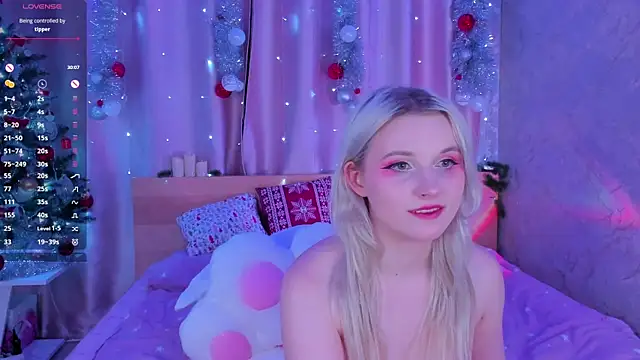 Snapshot of SweeteRose_Royce chatting on December 2024 03:59:02 PM SweeteRose Royce online show from December 2024 03:59:02 PM