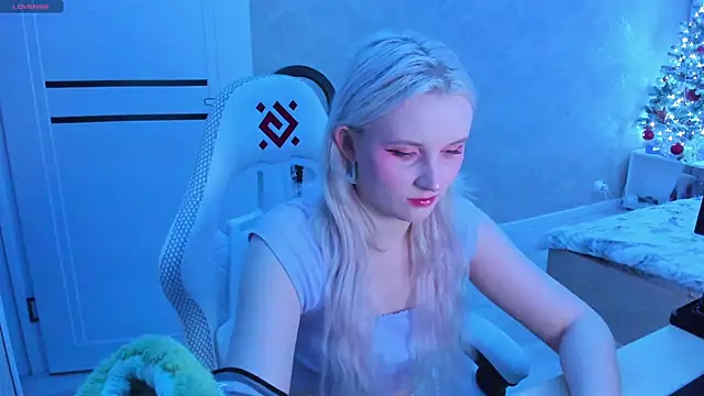 Snapshot of SweeteRose_Royce chatting on January 2025 02:50:01 PM SweeteRose Royce online show from January 2025 02:50:01 PM