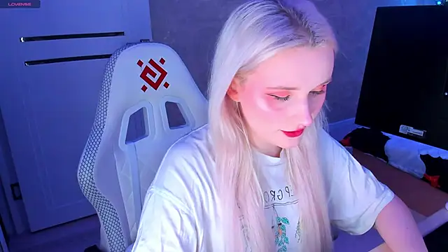 Snapshot of SweeteRose_Royce chatting on January 2025 04:37:02 PM SweeteRose Royce online show from January 2025 04:37:02 PM