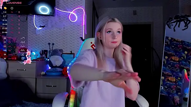 Snapshot of SweeteRose_Royce chatting on November 2025 02:52:02 PM SweeteRose Royce online show from November 2025 02:52:02 PM