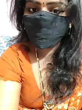 Snapshot of louise92 chatting on January 2025 07:06:01 AM louise92 online show from January 2025 07:06:01 AM