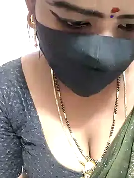 Snapshot of louise92 chatting on January 2025 04:43:02 PM louise92 online show from January 2025 04:43:02 PM